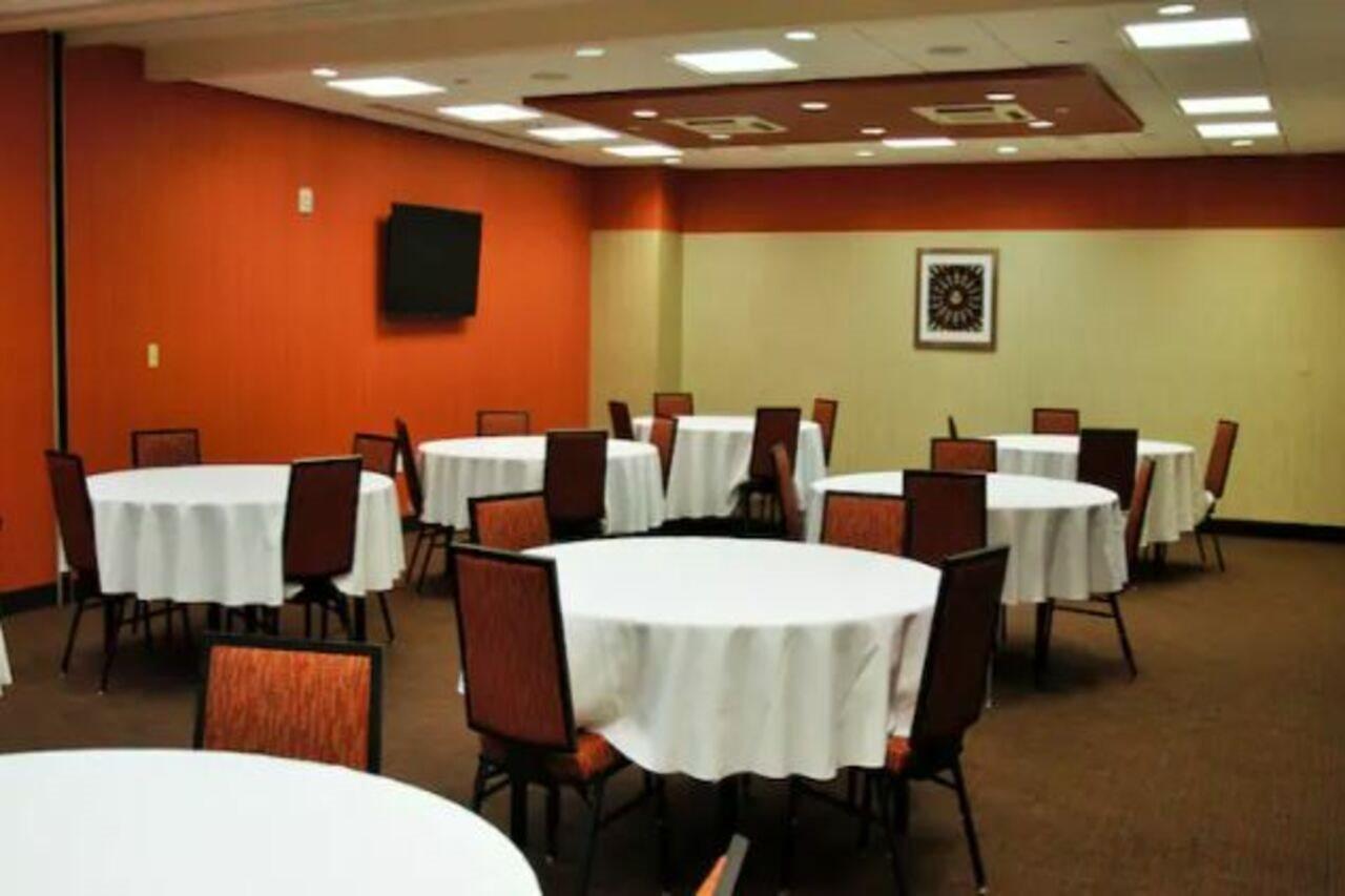 Hampton Inn & Suites Cincinnati / Uptown - University Area Exteriör bild