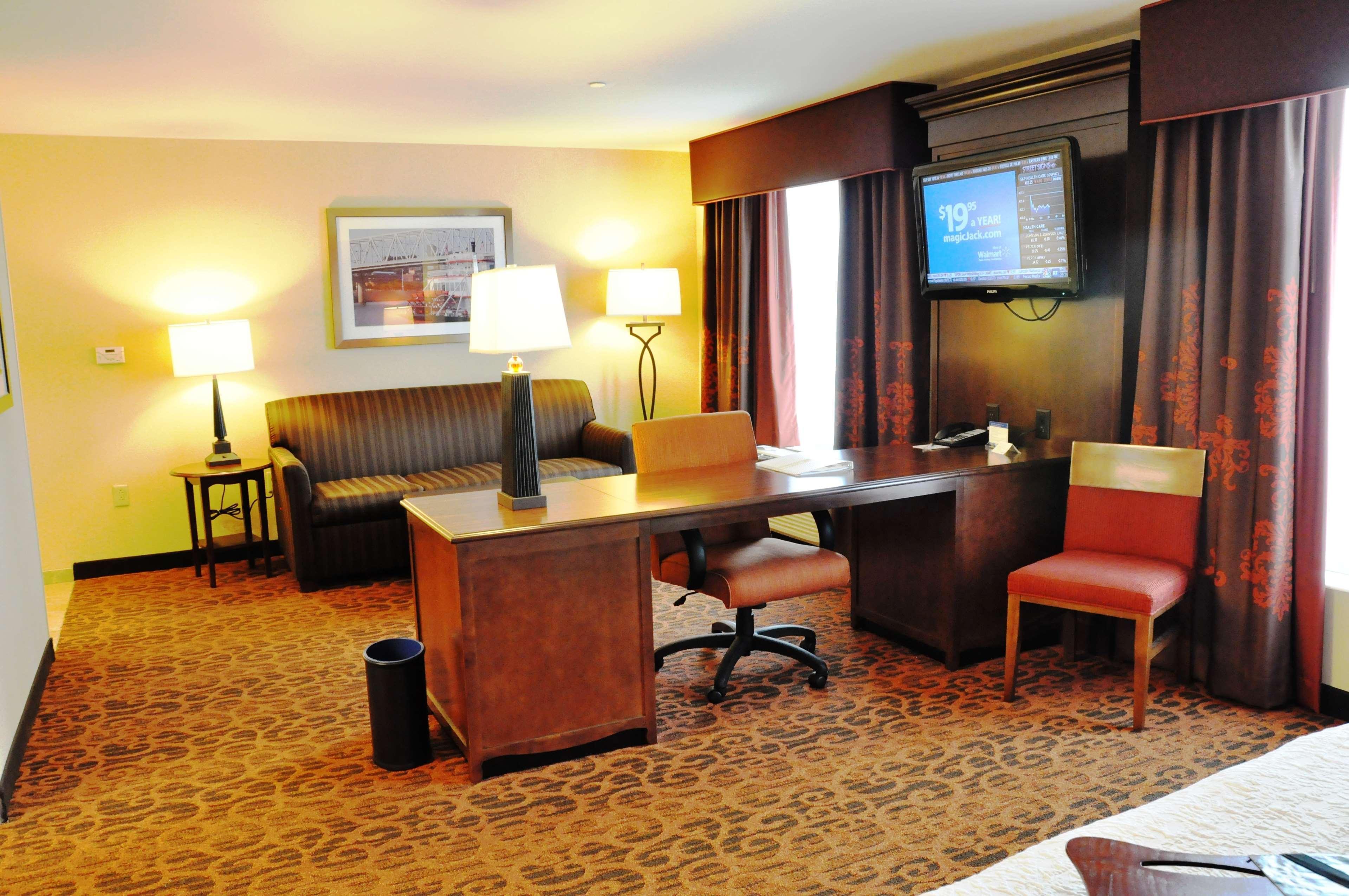 Hampton Inn & Suites Cincinnati / Uptown - University Area Rum bild