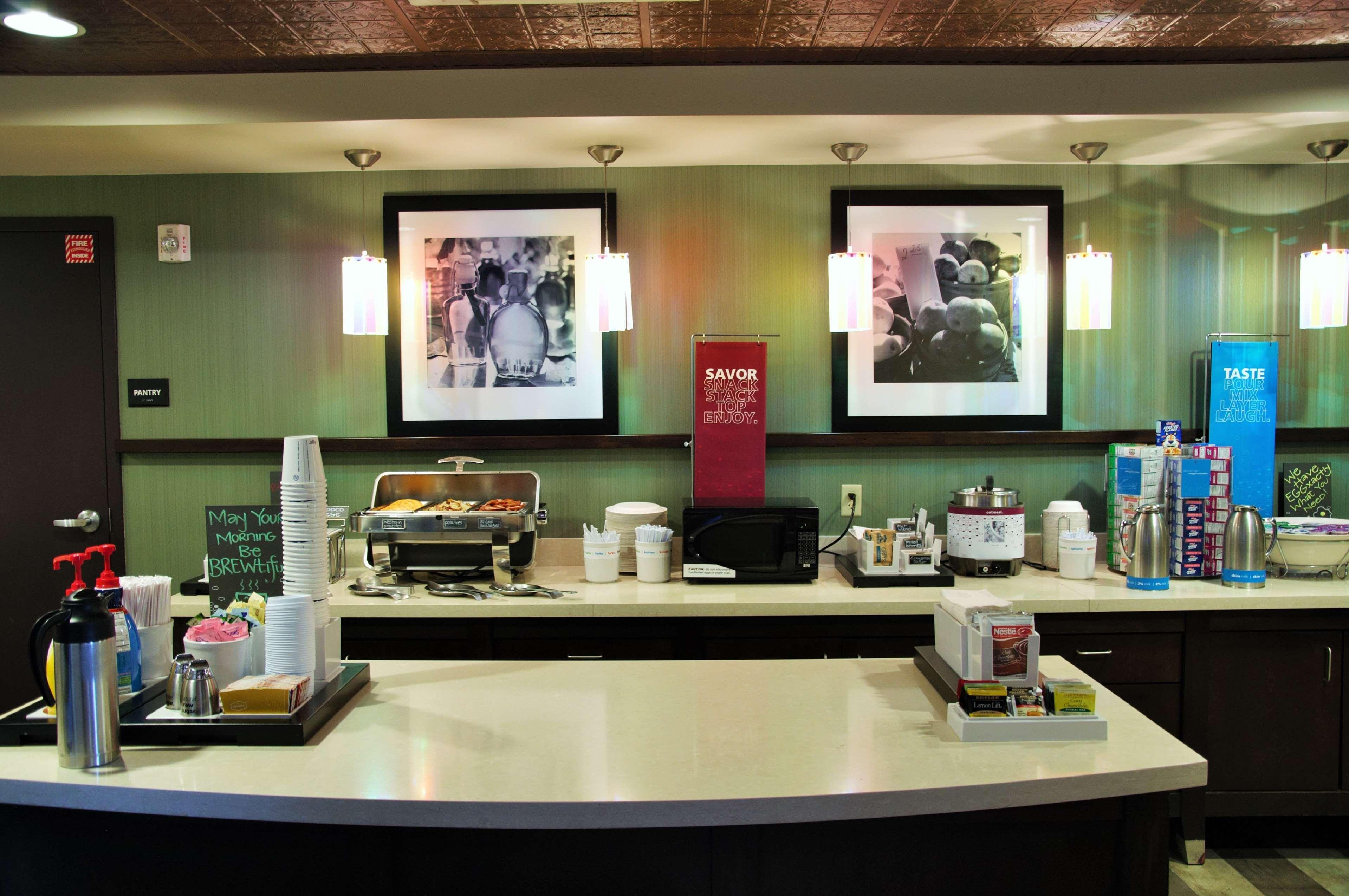 Hampton Inn & Suites Cincinnati / Uptown - University Area Exteriör bild