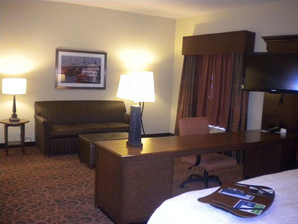 Hampton Inn & Suites Cincinnati / Uptown - University Area Exteriör bild