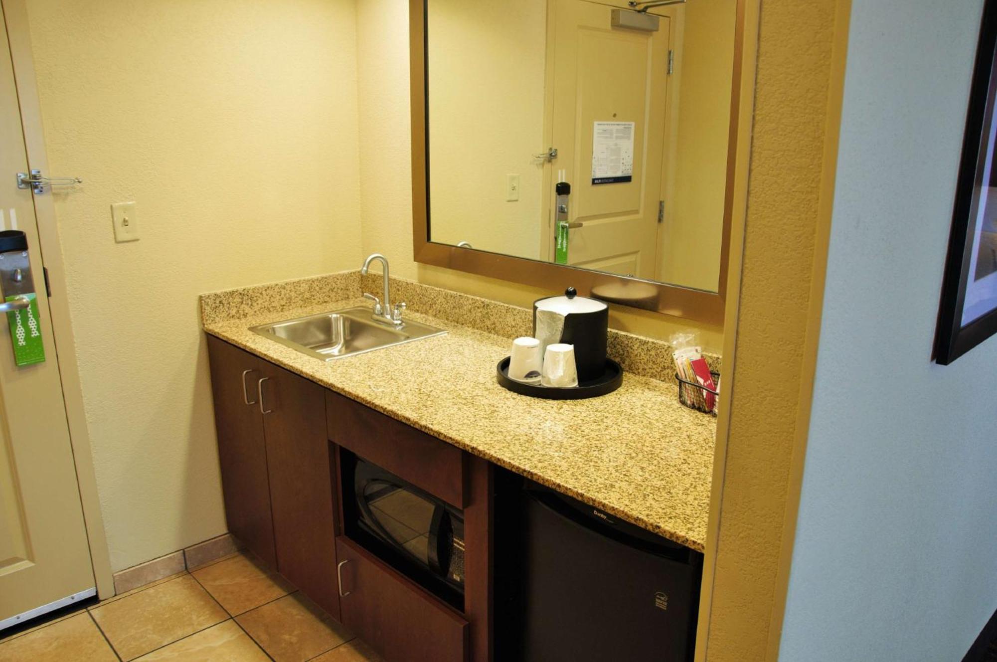 Hampton Inn & Suites Cincinnati / Uptown - University Area Exteriör bild