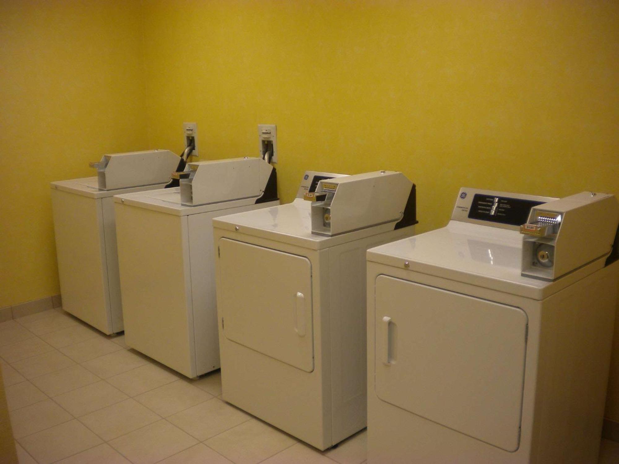 Hampton Inn & Suites Cincinnati / Uptown - University Area Exteriör bild